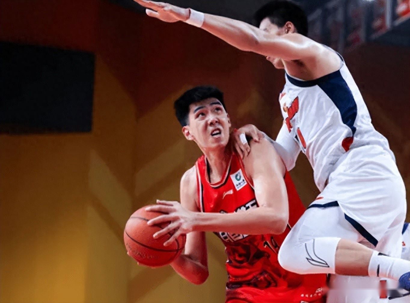 徐昕再战广东，数据差但有进步！限制萨姆纳，防守+进攻仍需总结