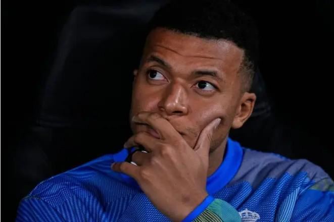 六台：姆巴佩因伤未随队出征，已抵达皇马基地进行康复训练