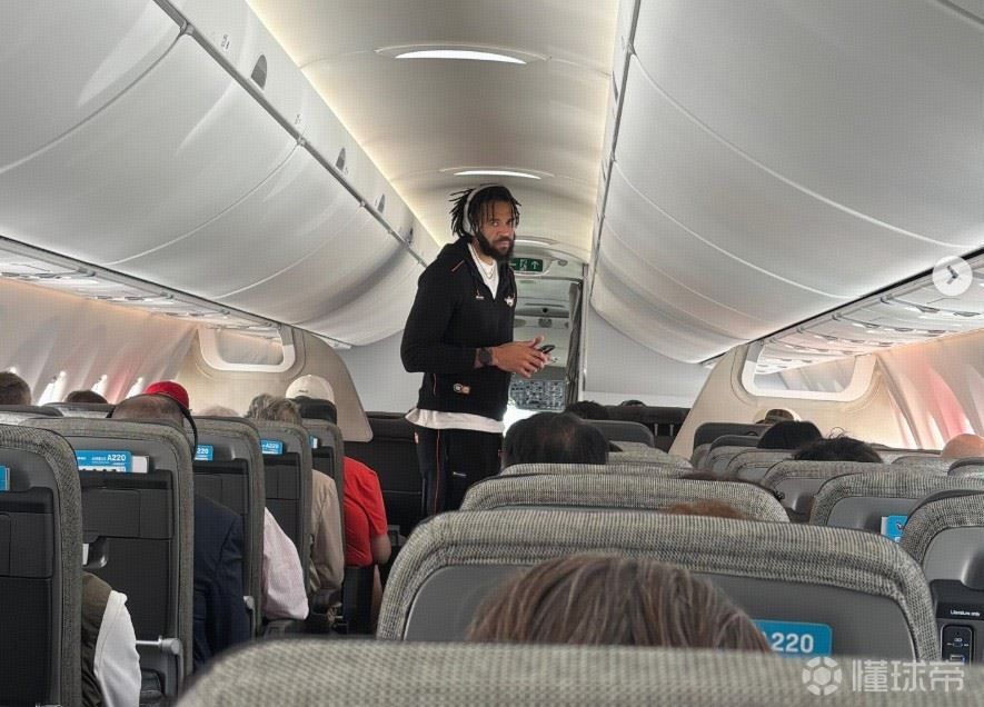 首钢新援，麦基：航班延误太离谱了，等不及发明瞬间移动了