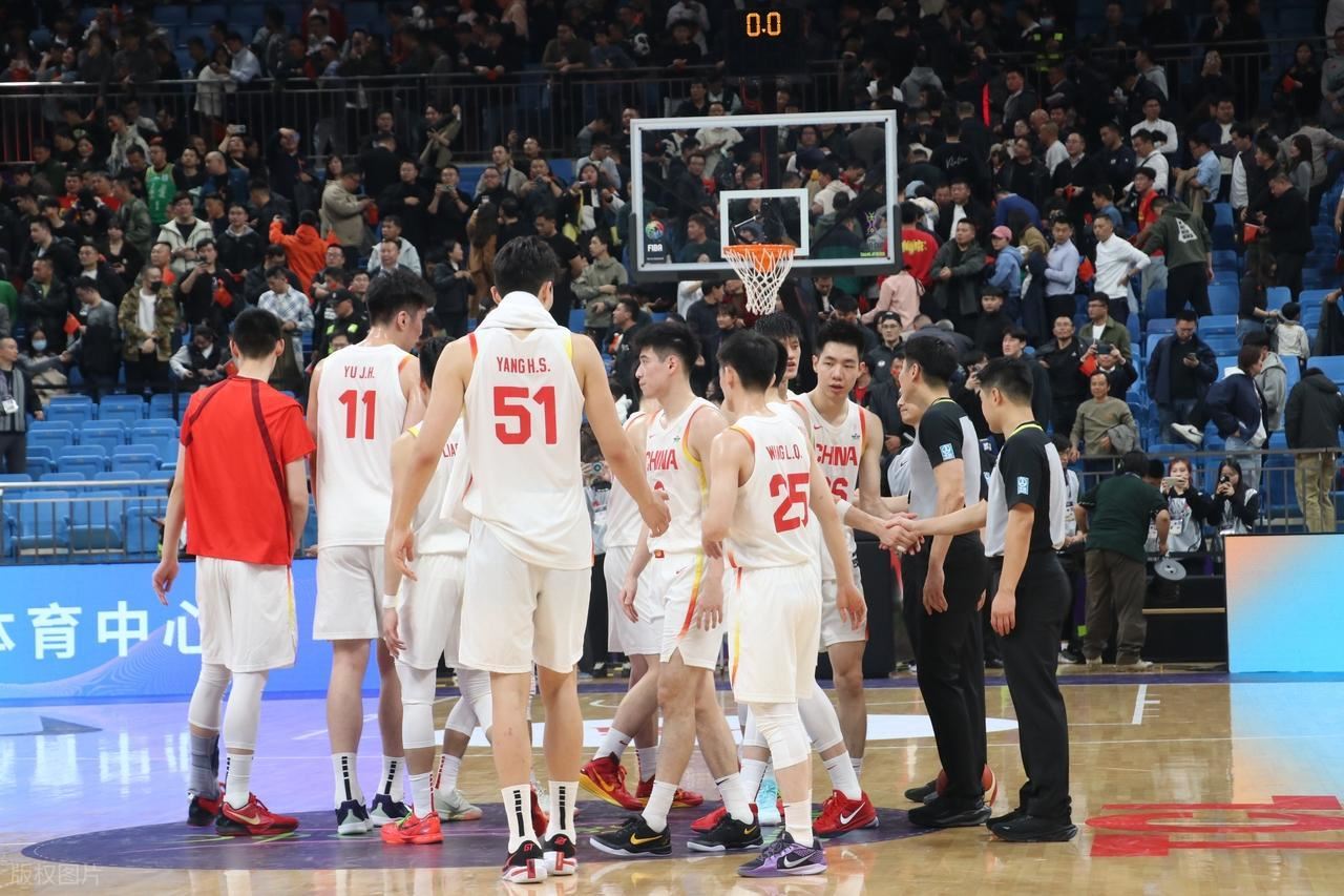 CCTV5直播！中国男篮vs日本生死战，郭士强下狠手，这3人争议最大
